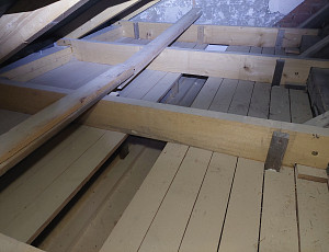 Zateplení stropu rodinného domu pomocí foukané izolace